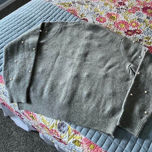 NWT!! Beautiful Ann Taylor Cardigan with Pearls!! - Picture 4 of 5